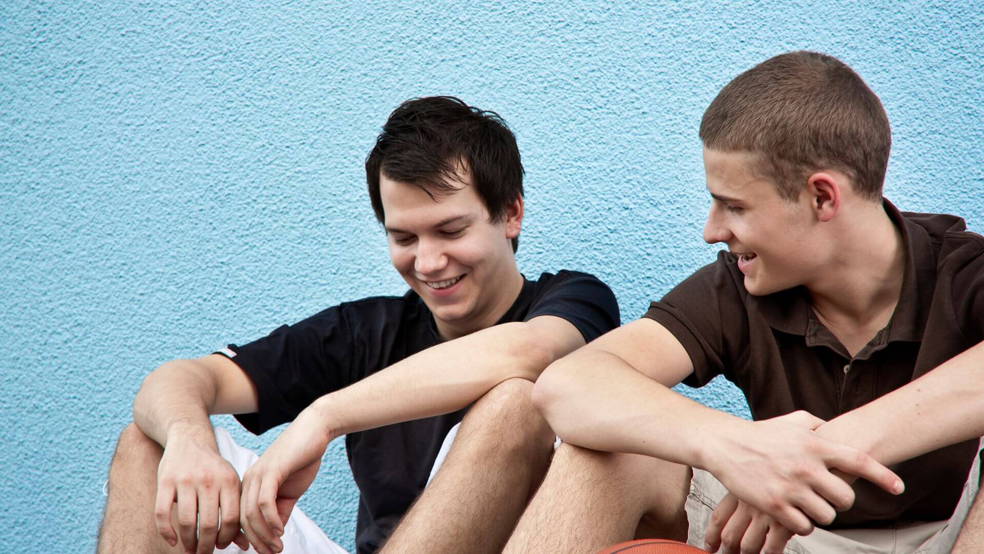 two-men-discussing-testicular-cancer