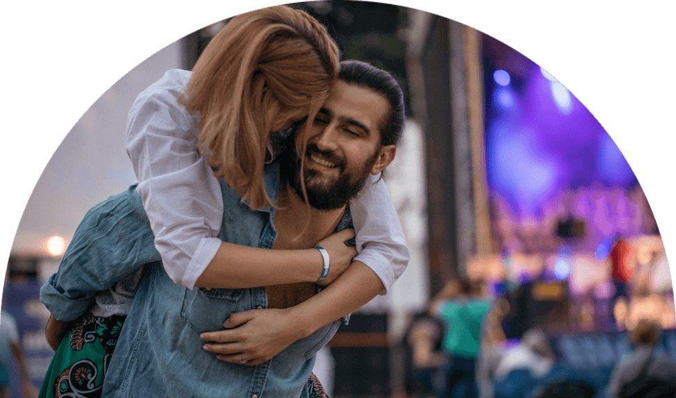 header happy-couple-discussing-herpes-treatment-options
