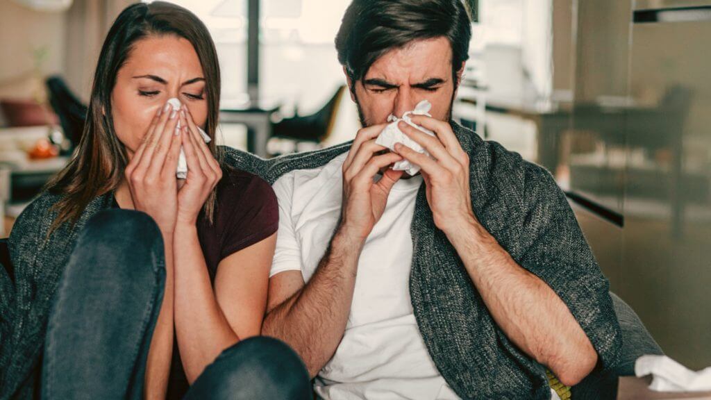 couple-with-flu-sneezing