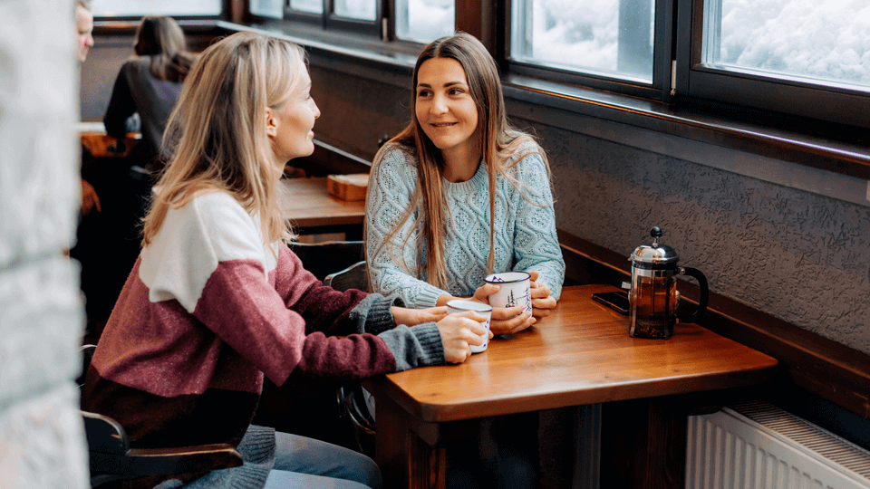 rsz_thrush-symptoms-min friends-discussing-yeast-infection-treatments