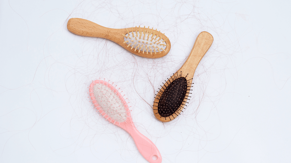 hair-brushes-with-hair-after-hair-loss