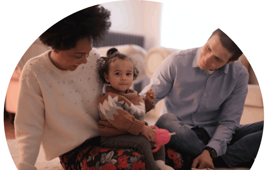 young-family-playing-on-with-a-jigsaw