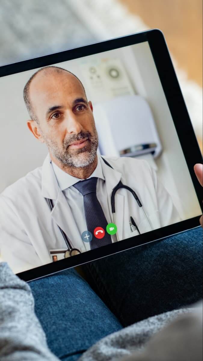 asthma-patient-discussing-an-asthma-action-plan-with-their-doctor asthma-patient-discussing-an-asthma-action-plan-with-their-doctor