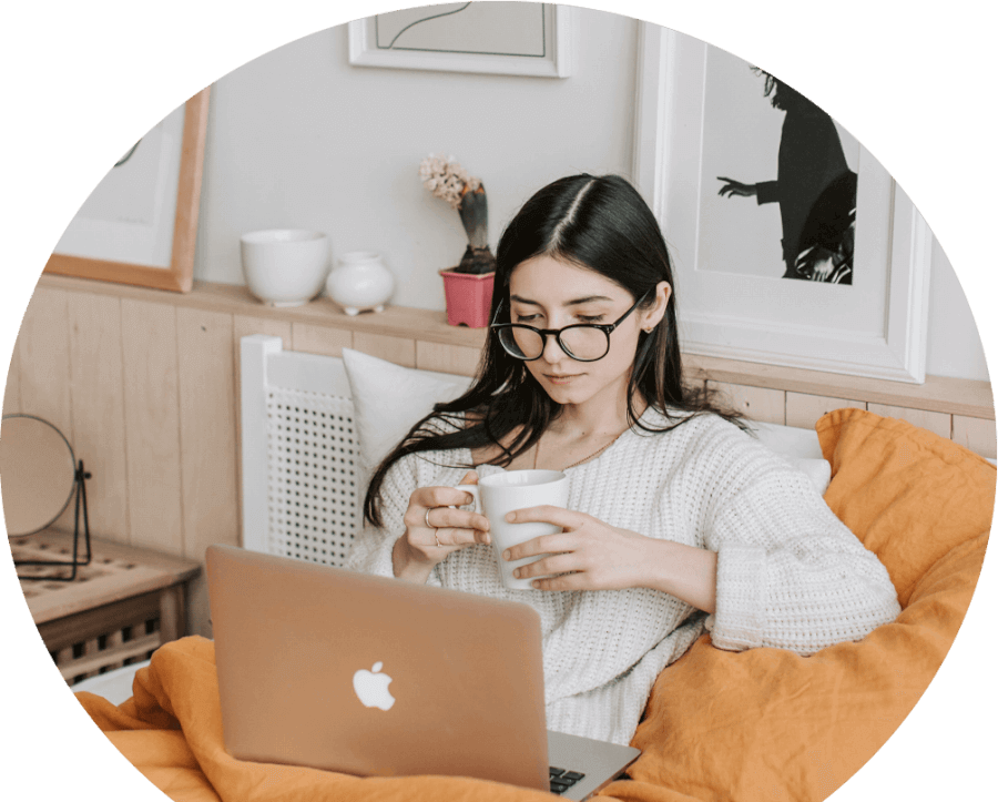 woman-in-bed-booking-online-gp-appointment-with-webdoctor.ie woman-in-bed-booking-online-gp-appointment-with-webdoctor.ie
