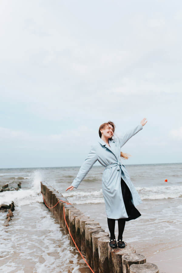 woman-enjoying-herself-at-the-beach