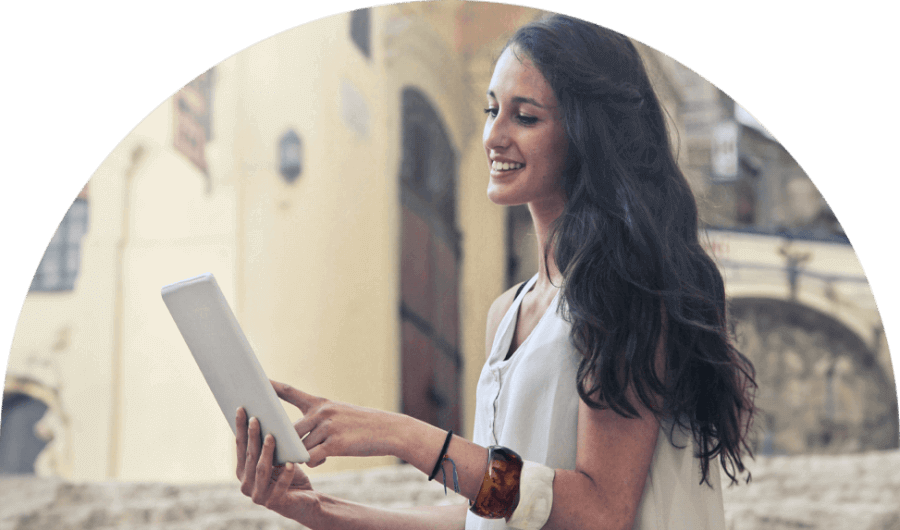 woman-sitting-on-a-step-looking-at-her-ipad